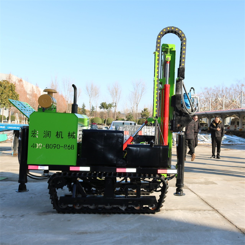 澳大利亞客戶蒞臨宏潤機(jī)械，深度考察潛孔鉆機(jī).jpg